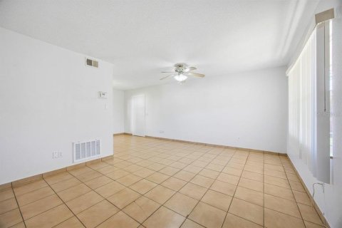 House in Orlando, Florida 3 bedrooms, 130.81 sq.m. № 2198346 - photo 6