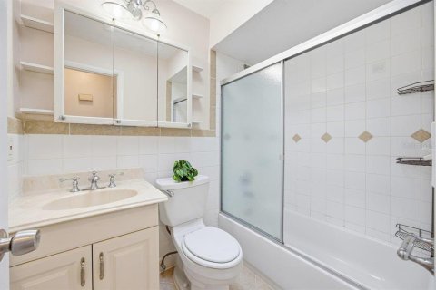 House in Orlando, Florida 3 bedrooms, 130.81 sq.m. № 2198346 - photo 18