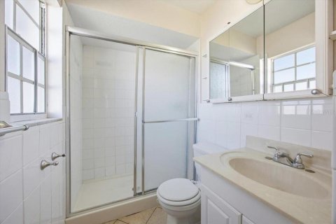 House in Orlando, Florida 3 bedrooms, 130.81 sq.m. № 2198346 - photo 19