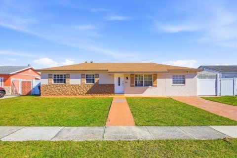 House in Orlando, Florida 3 bedrooms, 130.81 sq.m. № 2198346