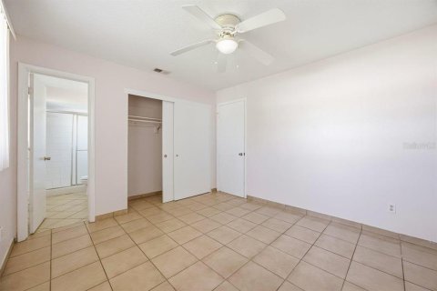 House in Orlando, Florida 3 bedrooms, 130.81 sq.m. № 2198346 - photo 12