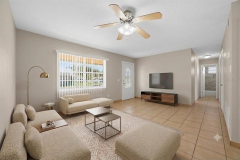 House in Orlando, Florida 3 bedrooms, 130.81 sq.m. № 2198346 - photo 7