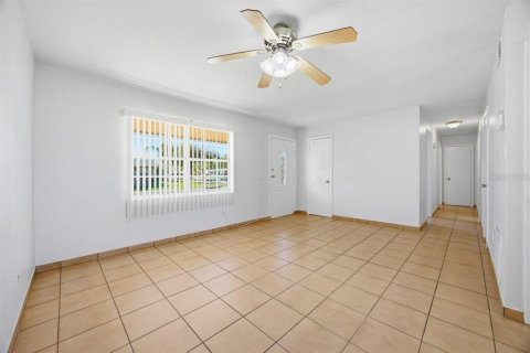 House in Orlando, Florida 3 bedrooms, 130.81 sq.m. № 2198346 - photo 4