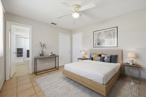House in Orlando, Florida 3 bedrooms, 130.81 sq.m. № 2198346 - photo 13