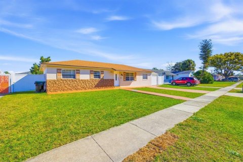 House in Orlando, Florida 3 bedrooms, 130.81 sq.m. № 2198346 - photo 2