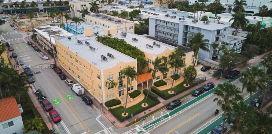 Кондоминиум с 2 спальнями в Майами-Бич, Флорида № 2021068