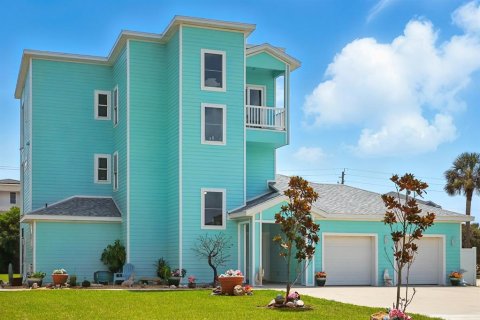 House in Flagler Beach, Florida 3 bedrooms, 243.4 sq.m. № 1791794 - photo 1