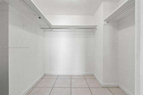 Copropriété à louer à Miami Beach, Floride: 1 chambre, 91.04 m2 № 1501500 - photo 27