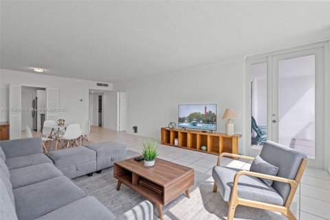 Copropriété à louer à Miami Beach, Floride: 1 chambre, 91.04 m2 № 1501500 - photo 17