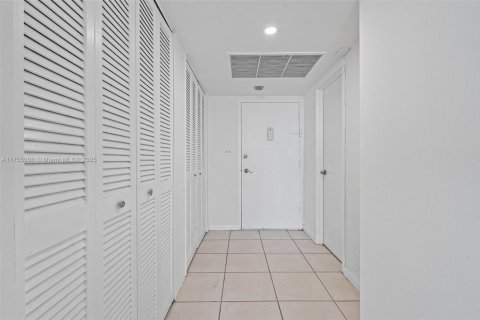 Copropriété à louer à Miami Beach, Floride: 1 chambre, 91.04 m2 № 1501500 - photo 11