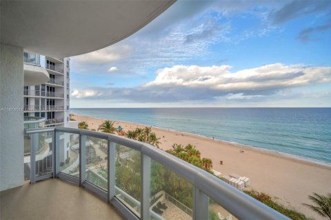 Condominio en venta en Sunny Isles Beach, Florida, 2 dormitorios, 111.58 m2 № 1927107 - foto 10