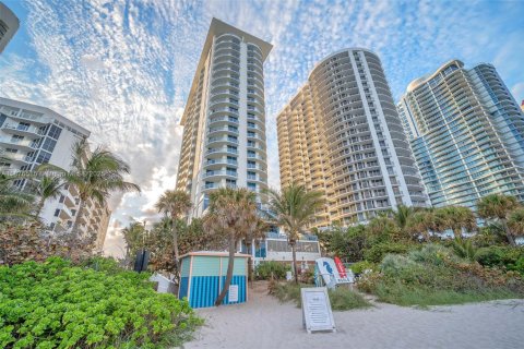 Condominio en venta en Sunny Isles Beach, Florida, 2 dormitorios, 111.58 m2 № 1927107 - foto 25