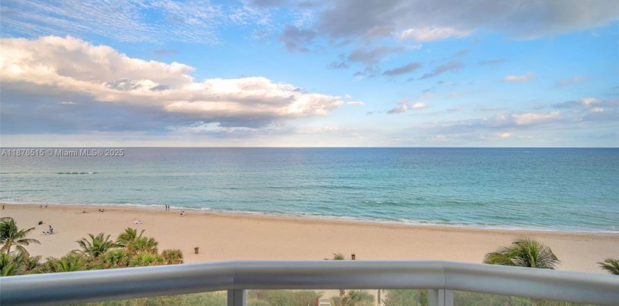 Condominio en Sunny Isles Beach, Florida, 2 dormitorios  № 1927107