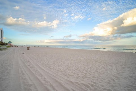 Condominio en venta en Sunny Isles Beach, Florida, 2 dormitorios, 111.58 m2 № 1927107 - foto 26