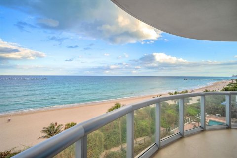 Condominio en venta en Sunny Isles Beach, Florida, 2 dormitorios, 111.58 m2 № 1927107 - foto 8