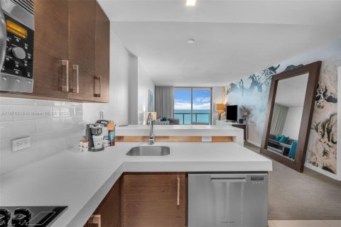 Condominio en venta en Sunny Isles Beach, Florida, 2 dormitorios, 111.58 m2 № 1927107 - foto 15