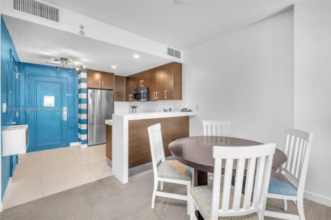 Condominio en venta en Sunny Isles Beach, Florida, 2 dormitorios, 111.58 m2 № 1927107 - foto 18