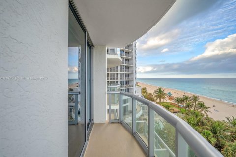 Condominio en venta en Sunny Isles Beach, Florida, 2 dormitorios, 111.58 m2 № 1927107 - foto 7