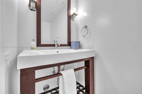 Condominio en venta en Sunny Isles Beach, Florida, 2 dormitorios, 111.58 m2 № 1927107 - foto 13