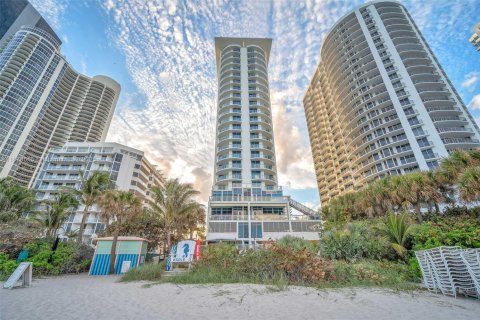 Condominio en venta en Sunny Isles Beach, Florida, 2 dormitorios, 111.58 m2 № 1927107 - foto 27