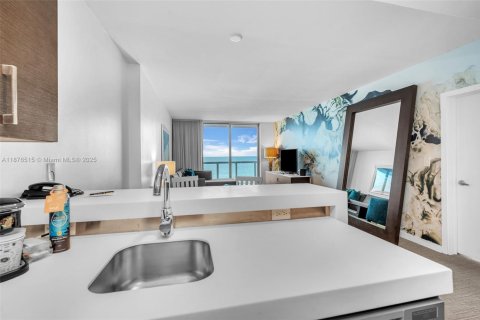 Condominio en venta en Sunny Isles Beach, Florida, 2 dormitorios, 111.58 m2 № 1927107 - foto 16