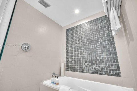 Condominio en venta en Sunny Isles Beach, Florida, 2 dormitorios, 111.58 m2 № 1927107 - foto 22