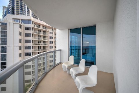Condominio en venta en Sunny Isles Beach, Florida, 2 dormitorios, 111.58 m2 № 1927107 - foto 23