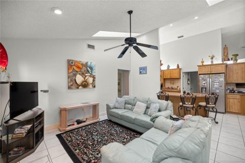 House in Summerfield, Florida 4 bedrooms, 210.14 sq.m. № 1842088 - photo 19