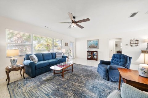 House in Belleair, Florida 2 bedrooms, 147.06 sq.m. № 1885974 - photo 5