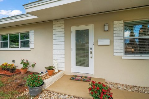 House in Belleair, Florida 2 bedrooms, 147.06 sq.m. № 1885974 - photo 2
