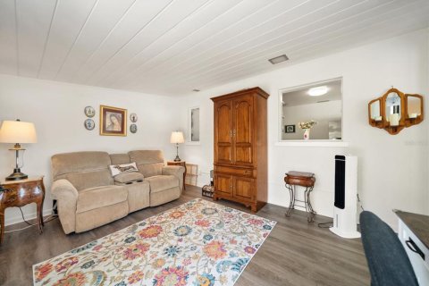 House in Belleair, Florida 2 bedrooms, 147.06 sq.m. № 1885974 - photo 12