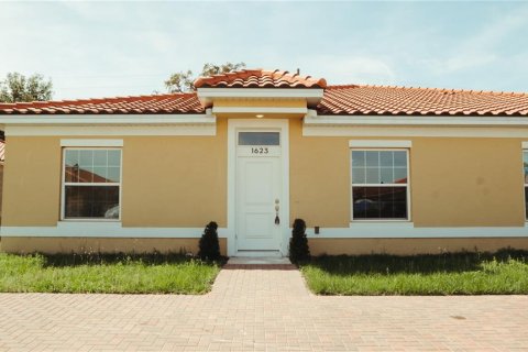 Casa en venta en Kissimmee, Florida, 2 dormitorios, 98.01 m2 № 1131206 - foto 1