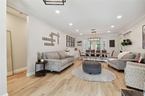 House in Valrico, Florida 5 bedrooms, 271.27 sq.m. № 1773091 - photo 8