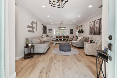 House in Valrico, Florida 5 bedrooms, 271.27 sq.m. № 1773091 - photo 6