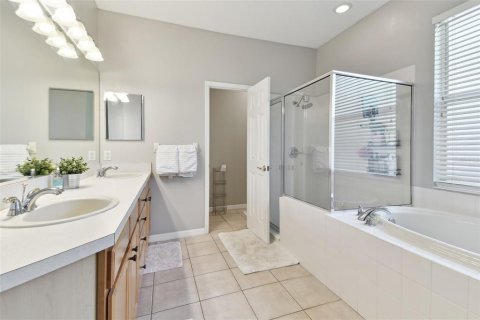 House in Valrico, Florida 5 bedrooms, 271.27 sq.m. № 1773091 - photo 24
