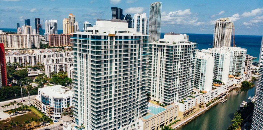Condo à Sunny Isles Beach, Floride, 2 chambres № 1748321