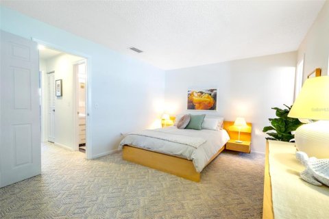 Condo in Gulfport, Florida, 2 bedrooms  № 2223569 - photo 20