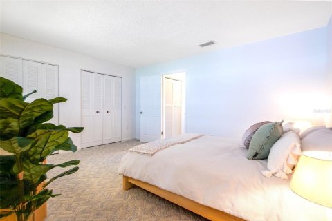 Condo in Gulfport, Florida, 2 bedrooms  № 2223569 - photo 21