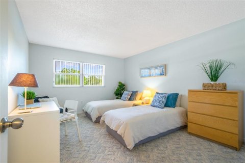 Condo in Gulfport, Florida, 2 bedrooms  № 2223569 - photo 23