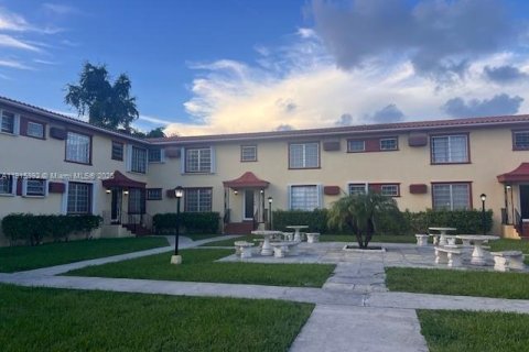 Купить кондоминиум в Майами, Флорида 1 спальня, 52.95м2, № 2054566 - фото 23