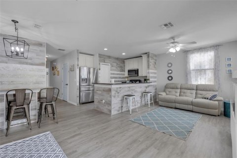 Townhouse in Kissimmee, Florida 4 bedrooms, 183.95 sq.m. № 1525437 - photo 13