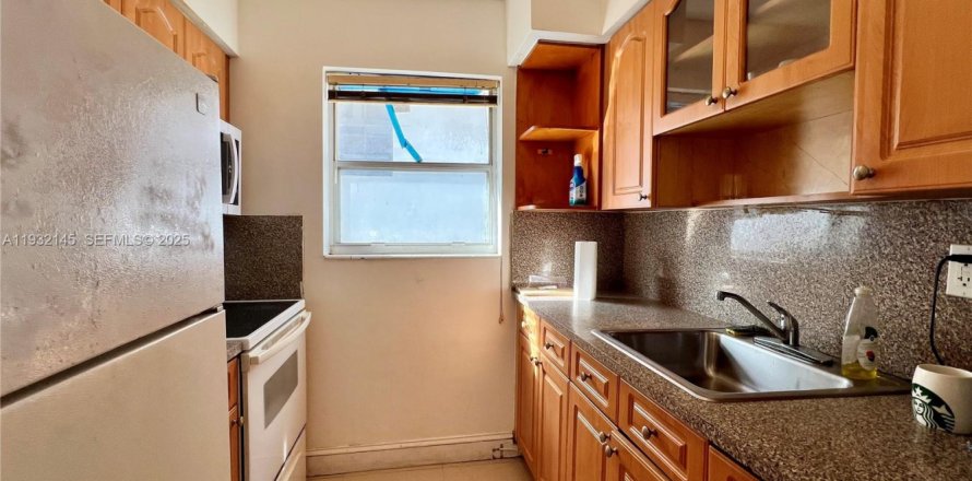 Studio in Miami Beach, Florida № 1990779