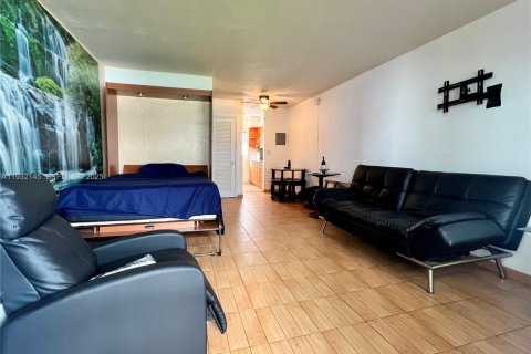 Apartment in Miami Beach, Florida № 1990779 - photo 2