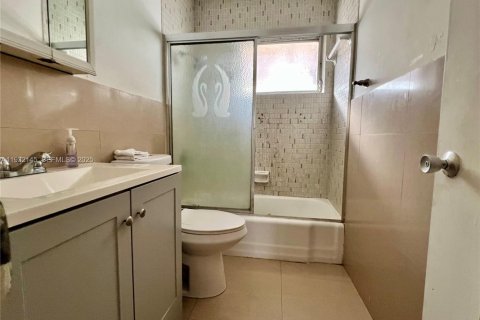 Apartment in Miami Beach, Florida № 1990779 - photo 3