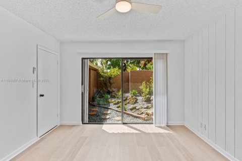 Touwnhouse à louer à Hollywood, Floride: 3 chambres, 218.32 m2 № 1941519 - photo 19