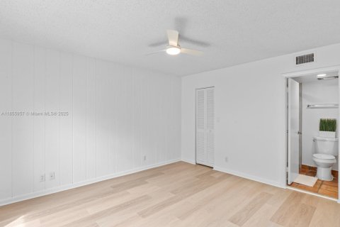 Touwnhouse à louer à Hollywood, Floride: 3 chambres, 218.32 m2 № 1941519 - photo 18