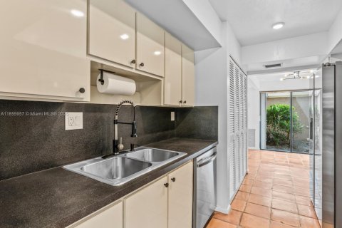 Touwnhouse à louer à Hollywood, Floride: 3 chambres, 218.32 m2 № 1941519 - photo 15