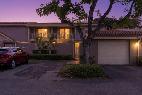 Touwnhouse à louer à Hollywood, Floride: 3 chambres, 218.32 m2 № 1941519 - photo 1