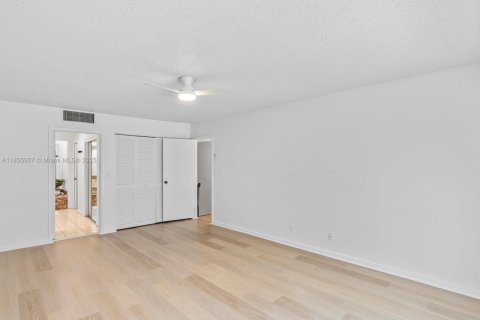 Touwnhouse à louer à Hollywood, Floride: 3 chambres, 218.32 m2 № 1941519 - photo 29