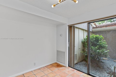 Touwnhouse à louer à Hollywood, Floride: 3 chambres, 218.32 m2 № 1941519 - photo 17